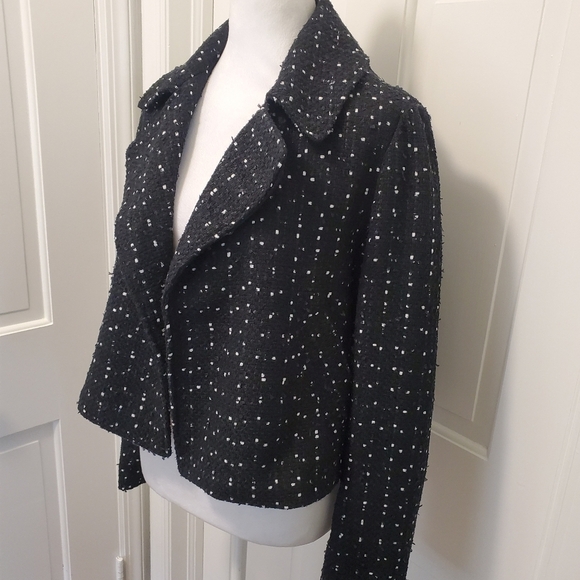 Ann Taylor Black & White Crop Style Blawr Jacket Size 4, Stylish, Chic - Picture 2 of 11
